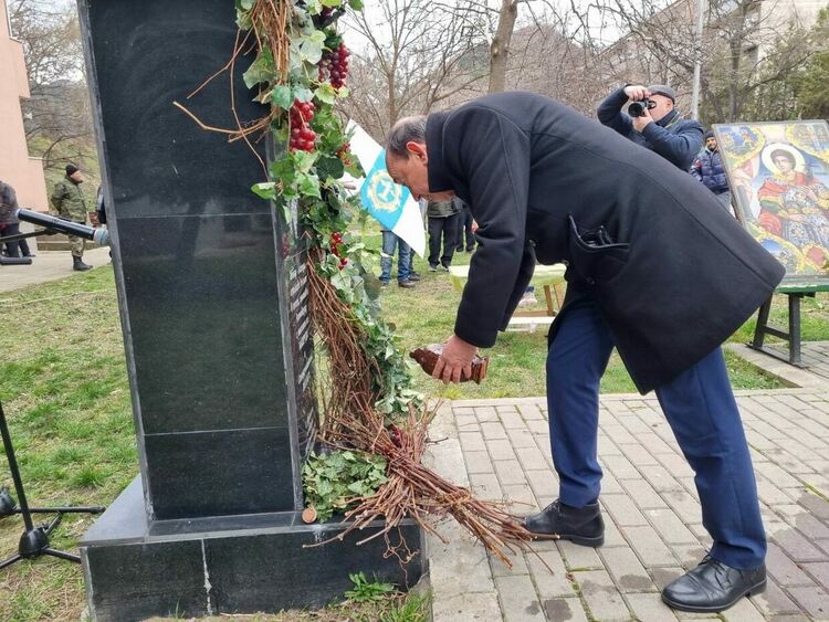 Вино от чешма вместо вода потече и тази година в Асеновград