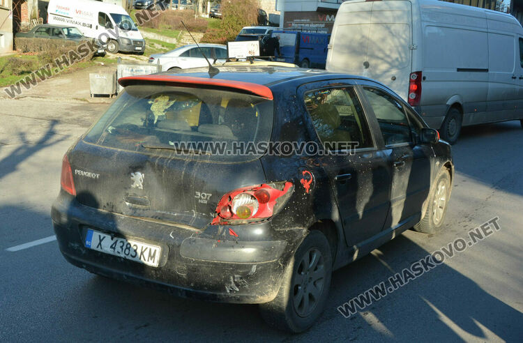 Мерцедес се разби в Пежо на Кърджалийска