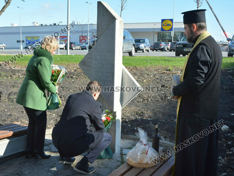 Дебат:Да има ли общ паметник на избитите без съд и присъда преди и след 9-ти септември?