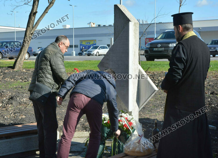 Дебат:Да има ли общ паметник на избитите без съд и присъда преди и след 9-ти септември?