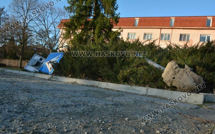 Събориха соларен пътен знак на „Раковски“