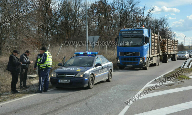 Фолксваген и Опел се разбиха на пътя между Хасково и Димитровград