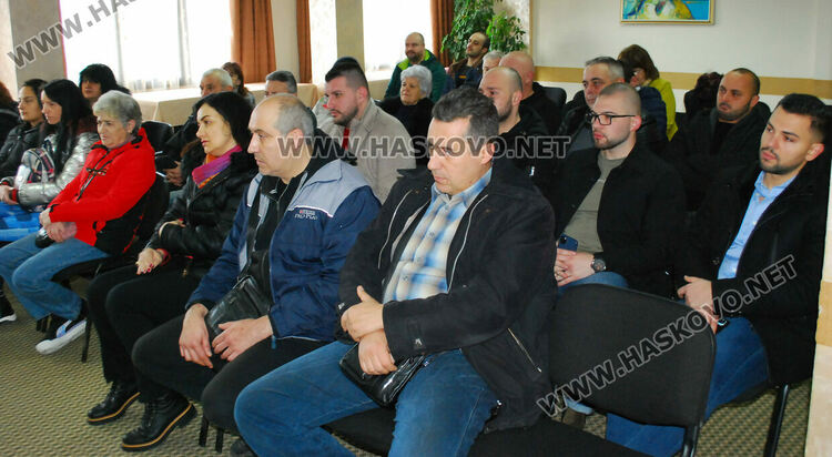 Стефан Янев на среща с граждани в Хасково, не е ясен водачът на листата в областта