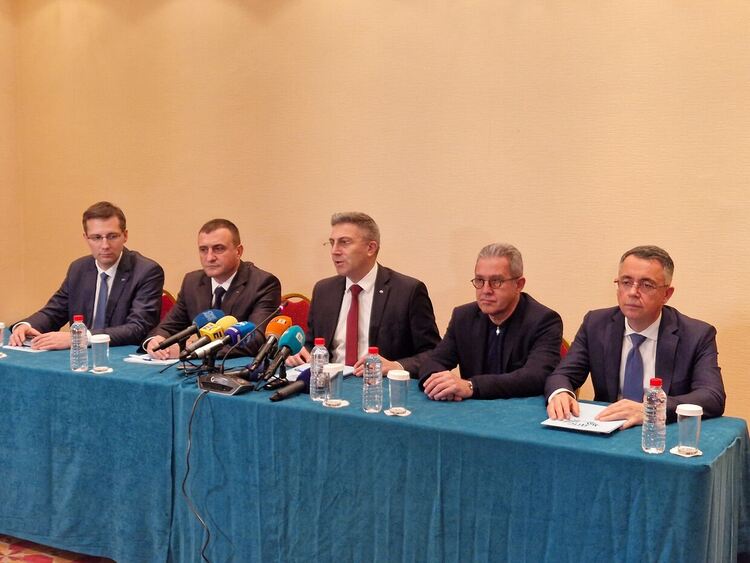 ДПС се цели в бъдещото редовно правителство, отива самостоятелно на изборите