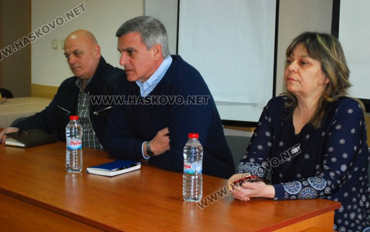 Стефан Янев на среща с граждани в Хасково, не е ясен водачът на листата в областта