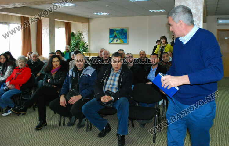 Стефан Янев на среща с граждани в Хасково, не е ясен водачът на листата в областта