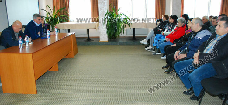 Стефан Янев на среща с граждани в Хасково, не е ясен водачът на листата в областта