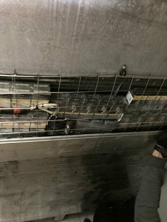 Откриха близо 65 000 контрабандни цигари в три камиона