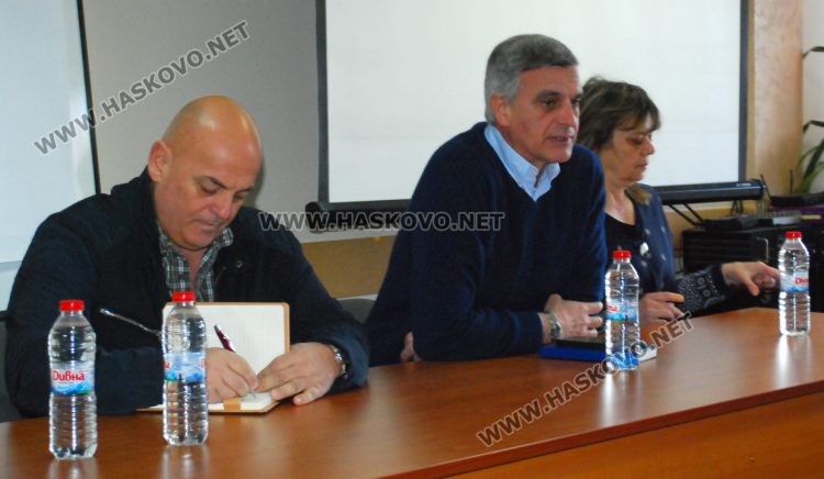 Стефан Янев на среща с граждани в Хасково, не е ясен водачът на листата в областта