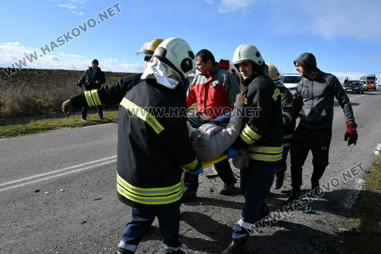Две водачки пострадаха при челна катастрофа между Хасково и Минерални бани