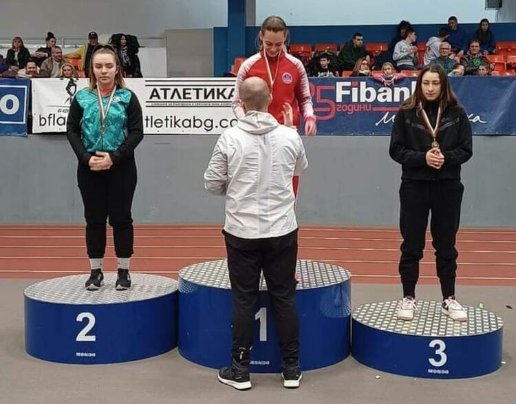 Стефанина Захариева със златен медал на гюле от националния шампионат