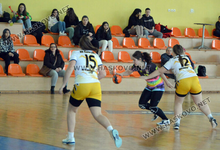 Хандбалистиките на Хасково с две убедителни победи в първенството