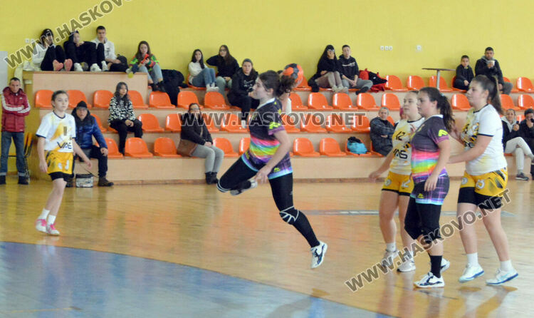 Хандбалистиките на Хасково с две убедителни победи в първенството