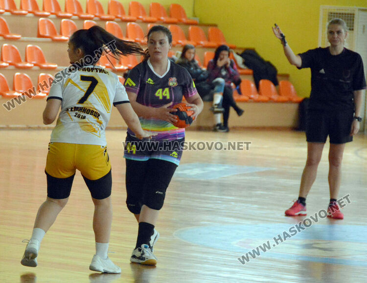 Хандбалистиките на Хасково с две убедителни победи в първенството