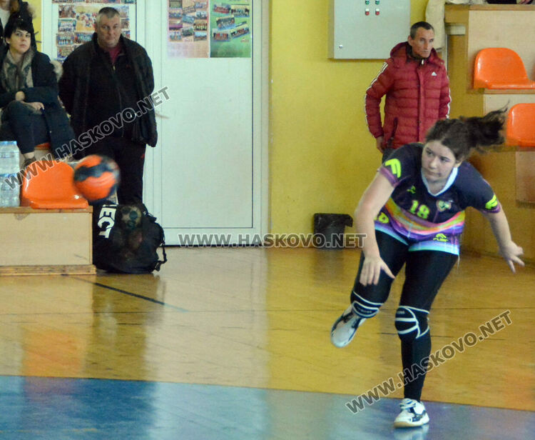 Хандбалистиките на Хасково с две убедителни победи в първенството