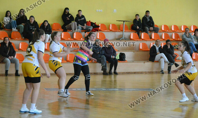 Хандбалистиките на Хасково с две убедителни победи в първенството