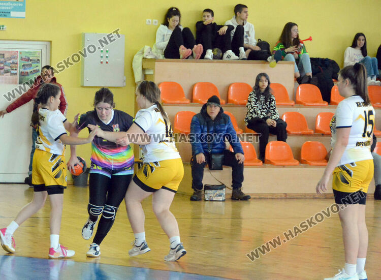 Хандбалистиките на Хасково с две убедителни победи в първенството