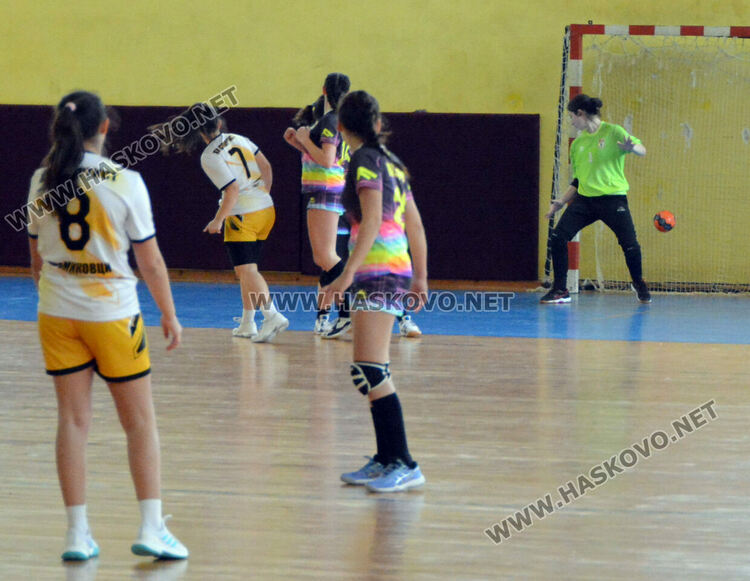 Хандбалистиките на Хасково с две убедителни победи в първенството