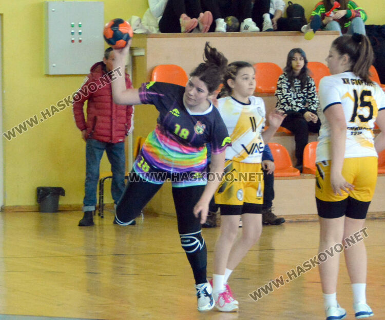 Хандбалистиките на Хасково с две убедителни победи в първенството