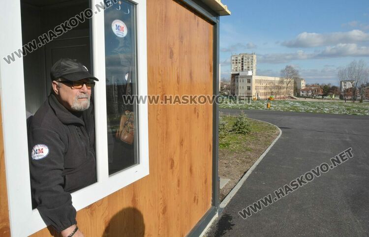 Читателка: Почиствайте след кучетата си в парка над ДНА, той е и за деца