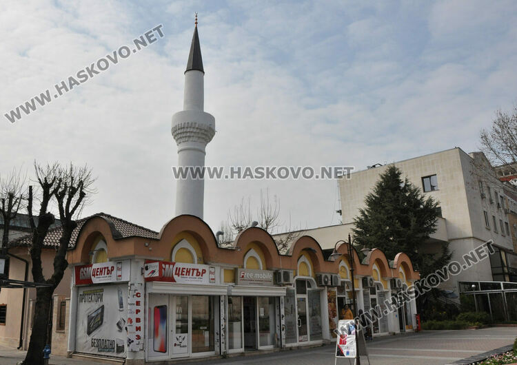 Мюфтийството в Хасково започна набирането на средства за бедстващите в Турция