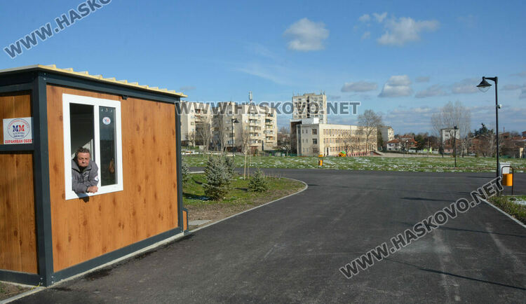 Читателка: Почиствайте след кучетата си в парка над ДНА, той е и за деца