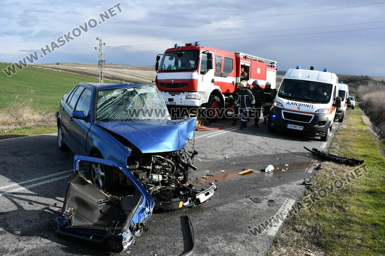 МВР: Пострадалите при катастрофата водачки и дете са без опасност за живота 