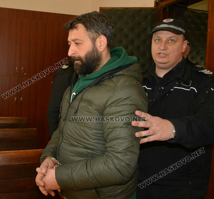 Оставиха в ареста шофьора на тира, задържан с над 50 кг марихуана