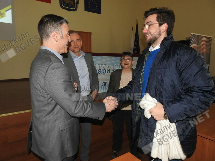 Сикрет Сървиз разбулва тайните си в Кърджали: България бе отличник по производството на фалшиви долари, но разбихме печатниците!