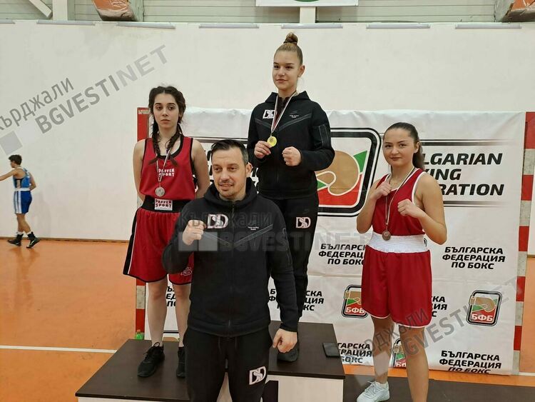 Девойките на "Арда бокс" завоюваха отличия на Държавното лично отборно първенство в Петрич