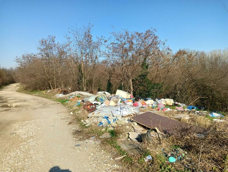 Ново сметище започна да се оформя до пътя Първомай-Виница