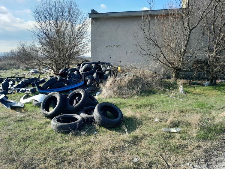 Хасковлия: Сметище от стари гуми се образува край „Бадема“