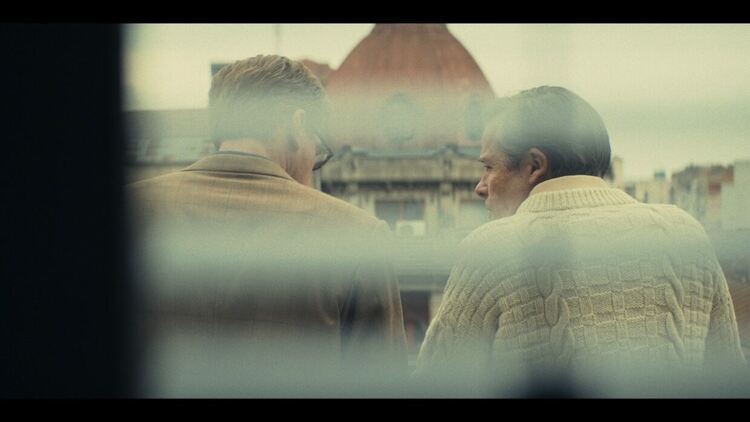 Гай Пиърс и Деймиън Люис играят главните роли в трилър сериала „Шпионин сред приятели“ с премиера в HBO Max