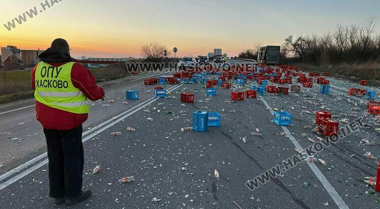 Тир разсипа бутилки от безалкохолни край Хасково