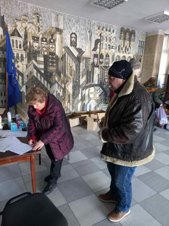 Асеновградчани събраха множество вещи от първа необходимост за Турция и Сирия само за ден (снимки)