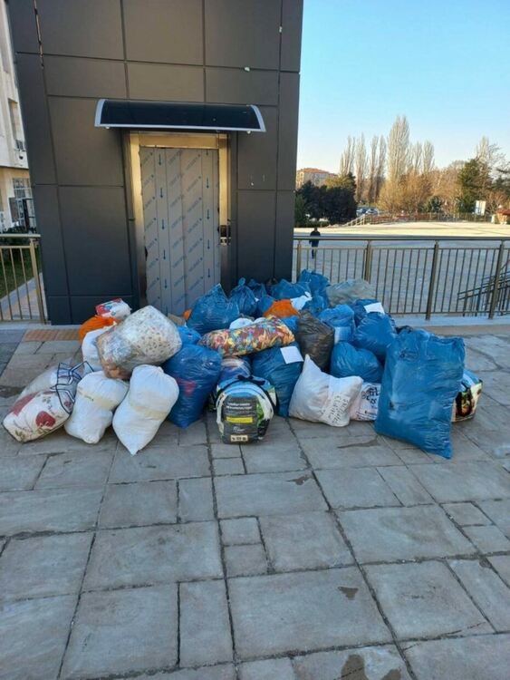 Асеновградчани събраха множество вещи от първа необходимост за Турция и Сирия само за ден (снимки)