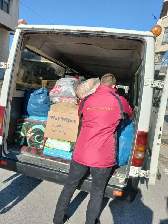 Асеновградчани събраха множество вещи от първа необходимост за Турция и Сирия само за ден (снимки)