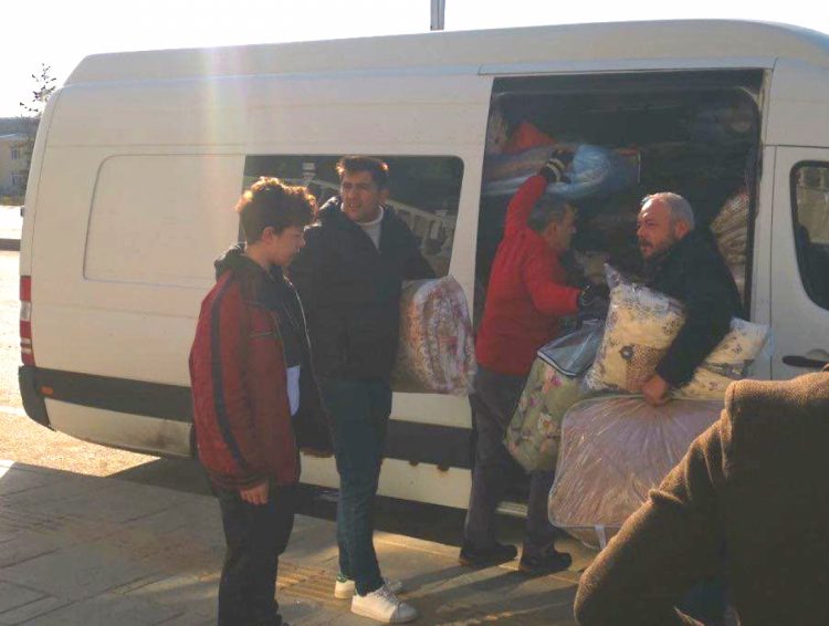 Първата хуманитарна пратка от гражданското обединение в Хасково е вече в Турция