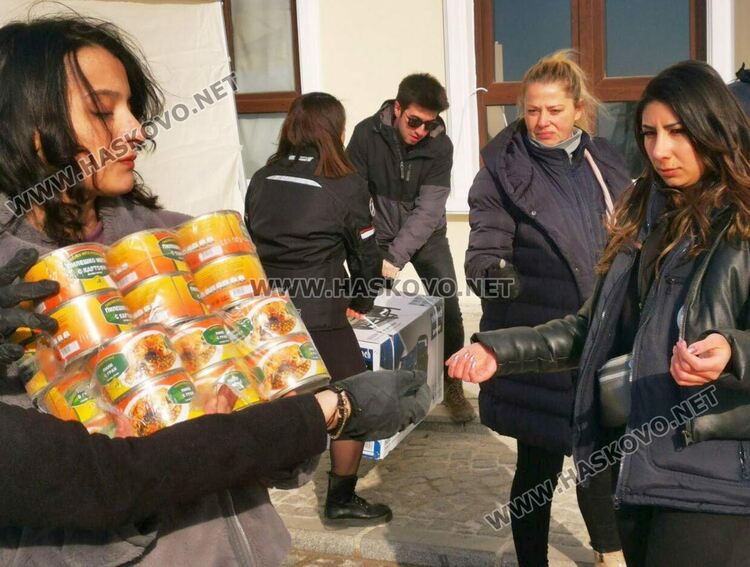 Първата хуманитарна пратка от гражданското обединение в Хасково е вече в Турция