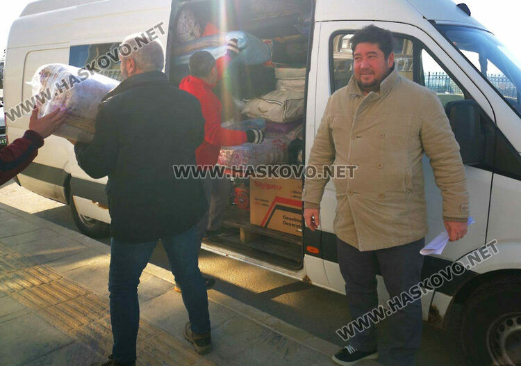 Първата хуманитарна пратка от гражданското обединение в Хасково е вече в Турция