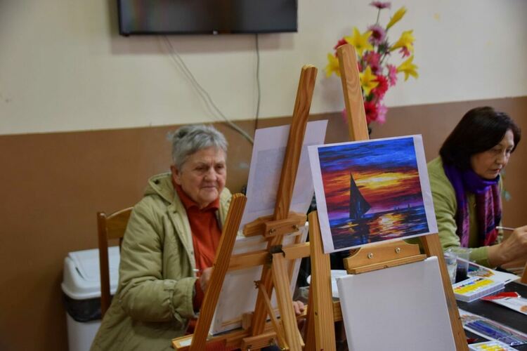 Арт работилница по рисуване се проведе в пенсионерския клуб в Асеновград 