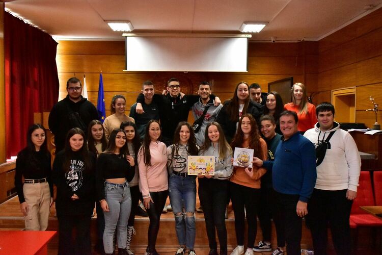 Награди за най-усмихнатите ученици и отбора по статистика в "Славейков"