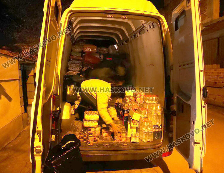 Първата хуманитарна пратка от гражданското обединение в Хасково е вече в Турция