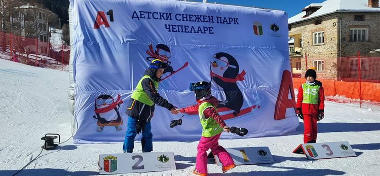 Истински зимен празник в Чепеларе, Радо Янков нахъсваше състезателите на старта