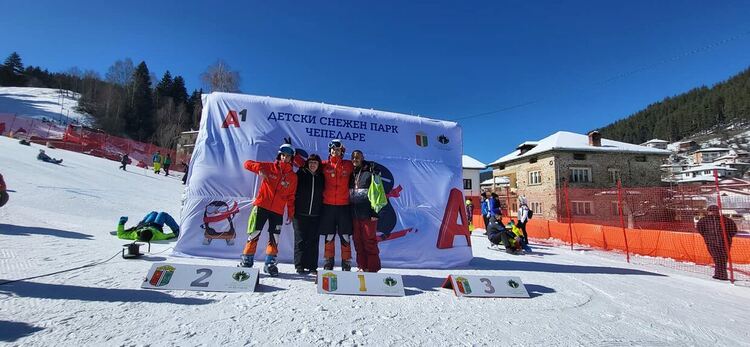 Истински зимен празник в Чепеларе, Радо Янков нахъсваше състезателите на старта