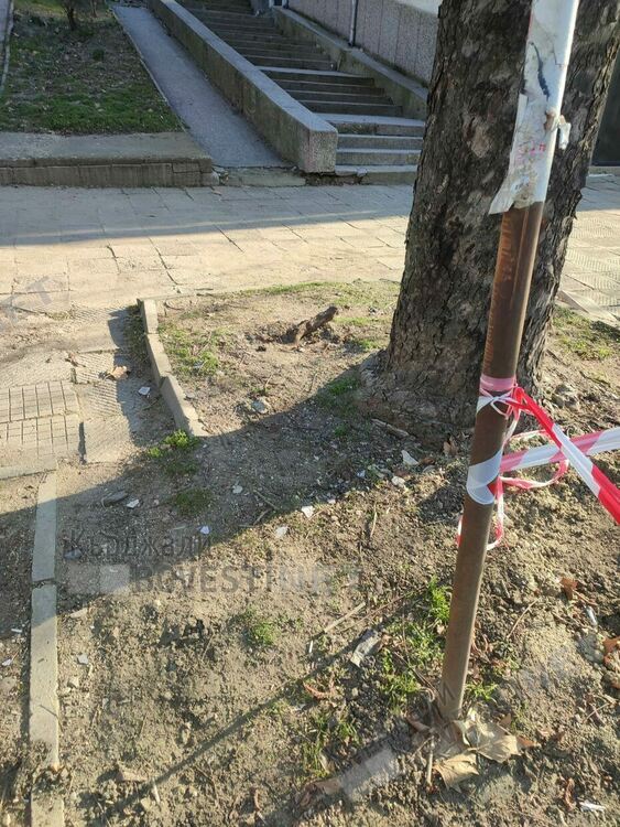 Асфалтират отводнителните шахти до Болницата, кърпят дупките от Водния цикъл