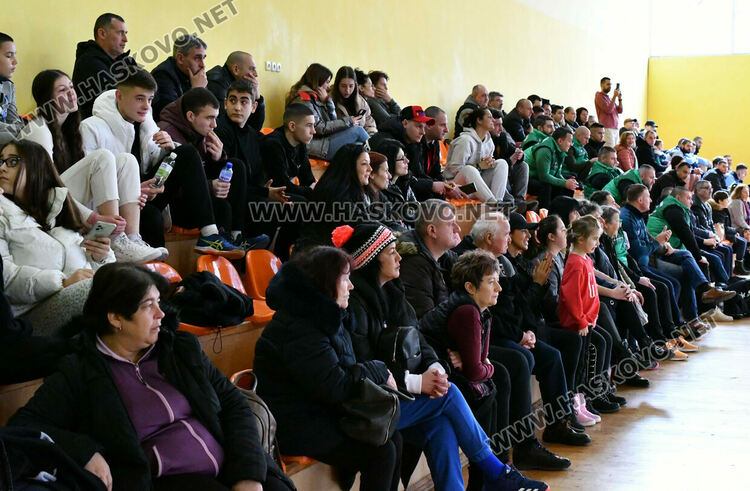 Хандбалистите от Хасково и Минерални бани играят мачове в помощ на Дани