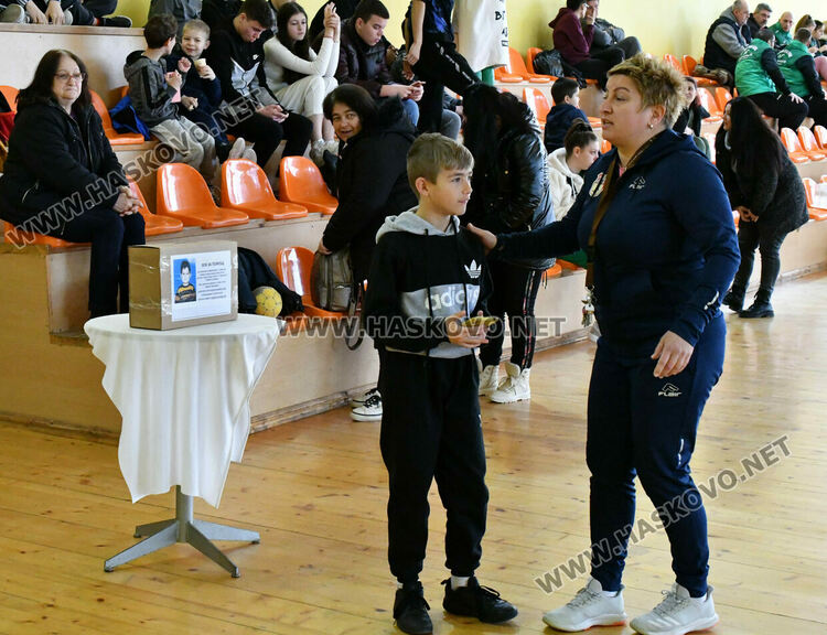 Хандбалистите от Хасково и Минерални бани играят мачове в помощ на Дани