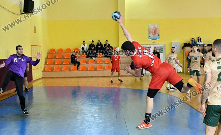 Хандбалистите от Хасково и Минерални бани играят мачове в помощ на Дани