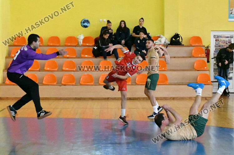 Хандбалистите от Хасково и Минерални бани играят мачове в помощ на Дани